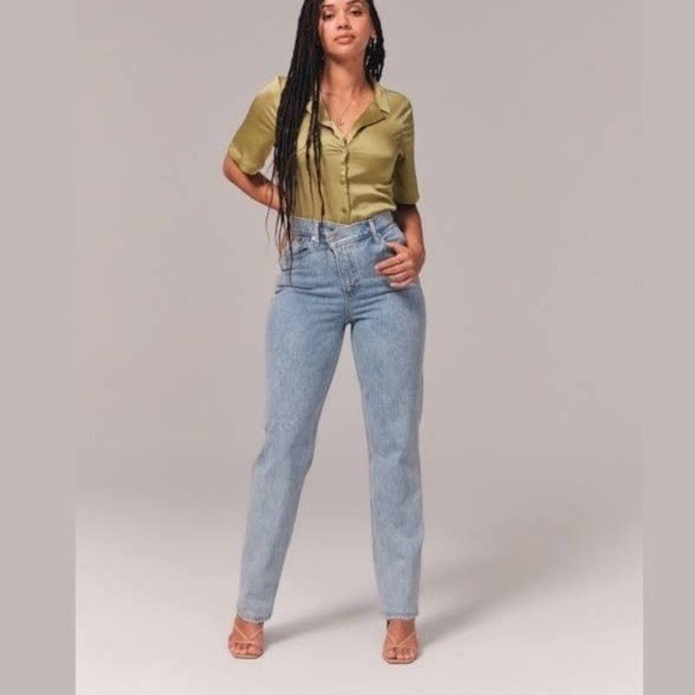 Abercrombie & Fitch Curve Love 90s Slim Straight Ultra High Rise Jeans 30/10